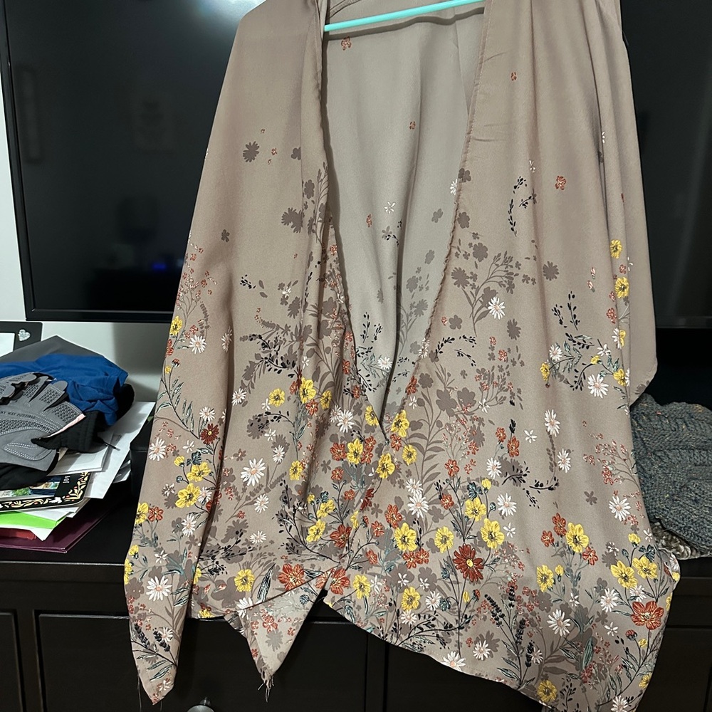 Floral Kimono with Multicolor Design - Picture 1 of 1